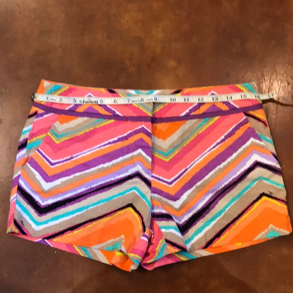 Trina Turk like new shorts size 4 - Picture 2 of 7